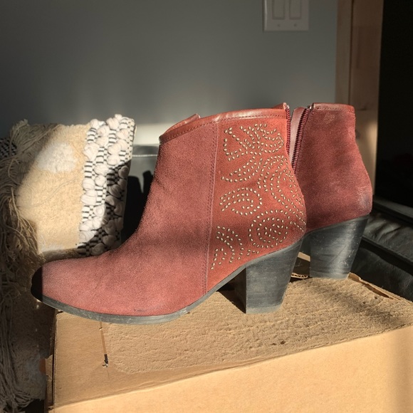 Barely worn Fugitive Maroon suede boots, size 7 - Picture 5 of 7